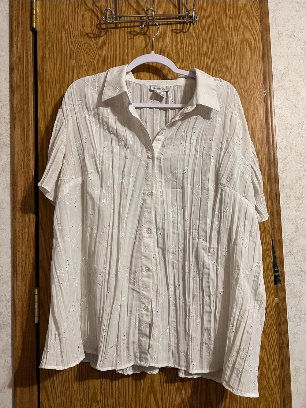 Ladies Cream Short-Sleeve Button-Up Shirt Sz 20W